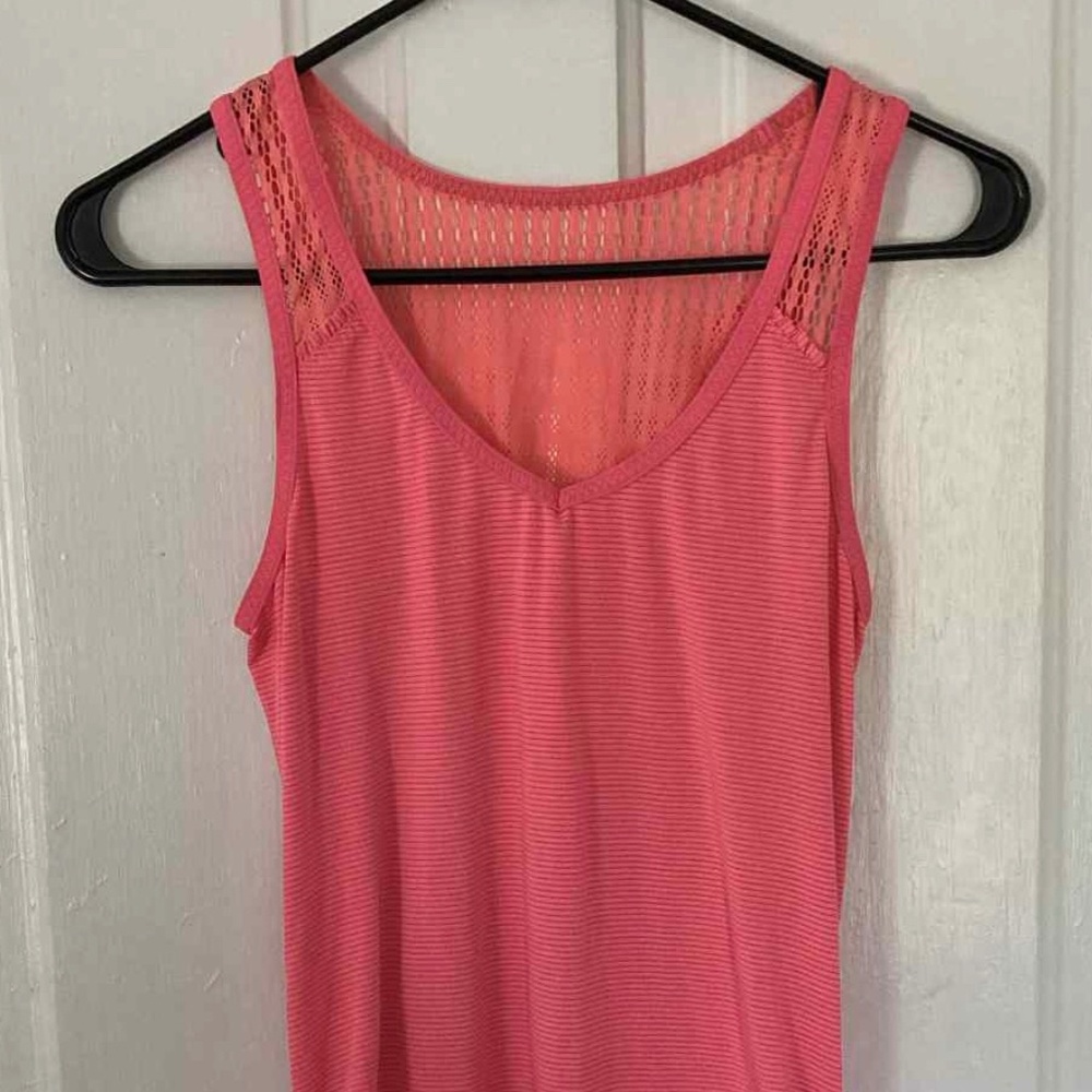 Lululemon cinched running shirt
